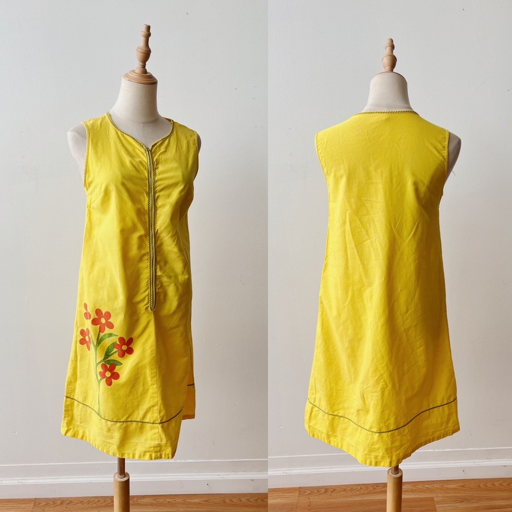 VINTAGE 60s Yellow Floral Groovy Nightgown House Dress Small